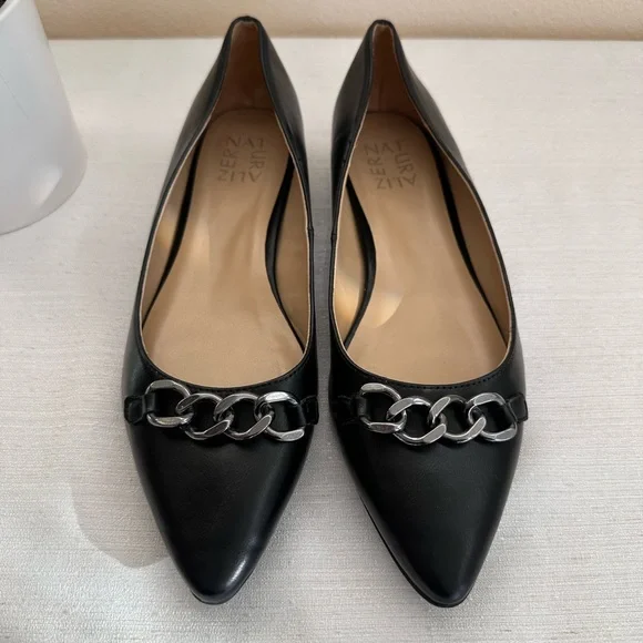 Naturalizer Bobby Black Faux Leather Chain Charm Pointy Flats Women’s 7.5M - Picture 2 of 13